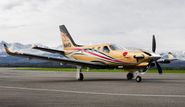 Le TBM 980 destiné au Dr Ian Fries au siège de Daher Aircraft à Tarbes, avant son vol de convoyage vers les États-Unis. On distingue sur le nez de l’appareil un œillet, motif distinctif symbolisant la relation du Dr Fries avec ses patients.